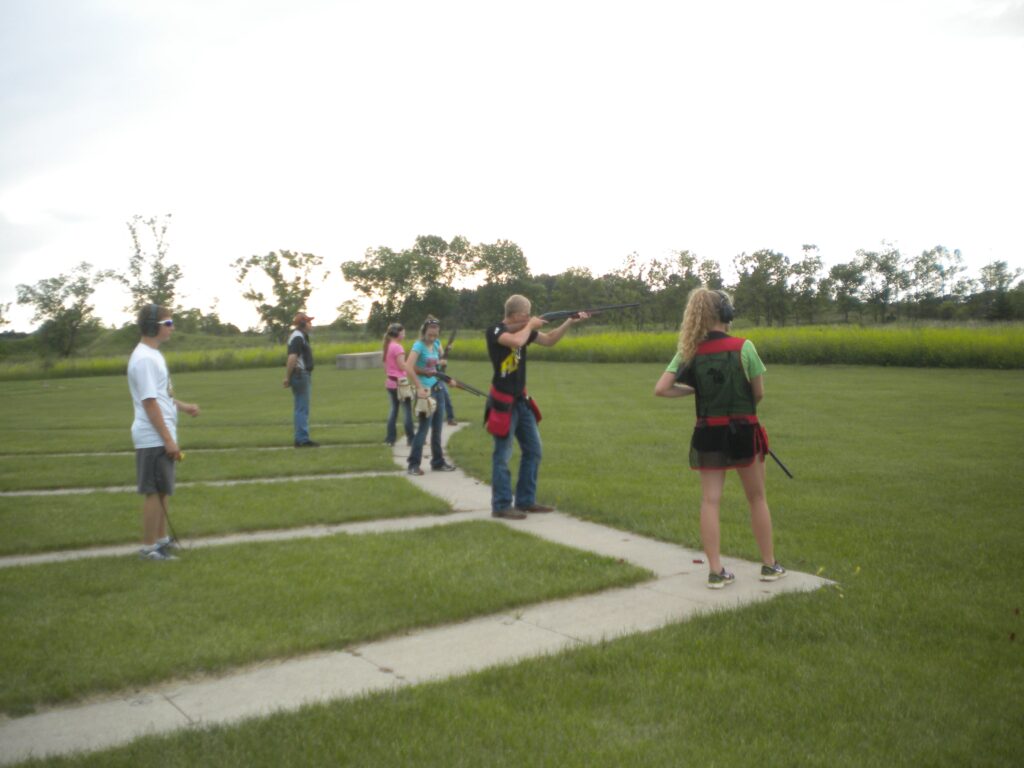 redwood falls sportsmen's club group aiming to shoot with instructor